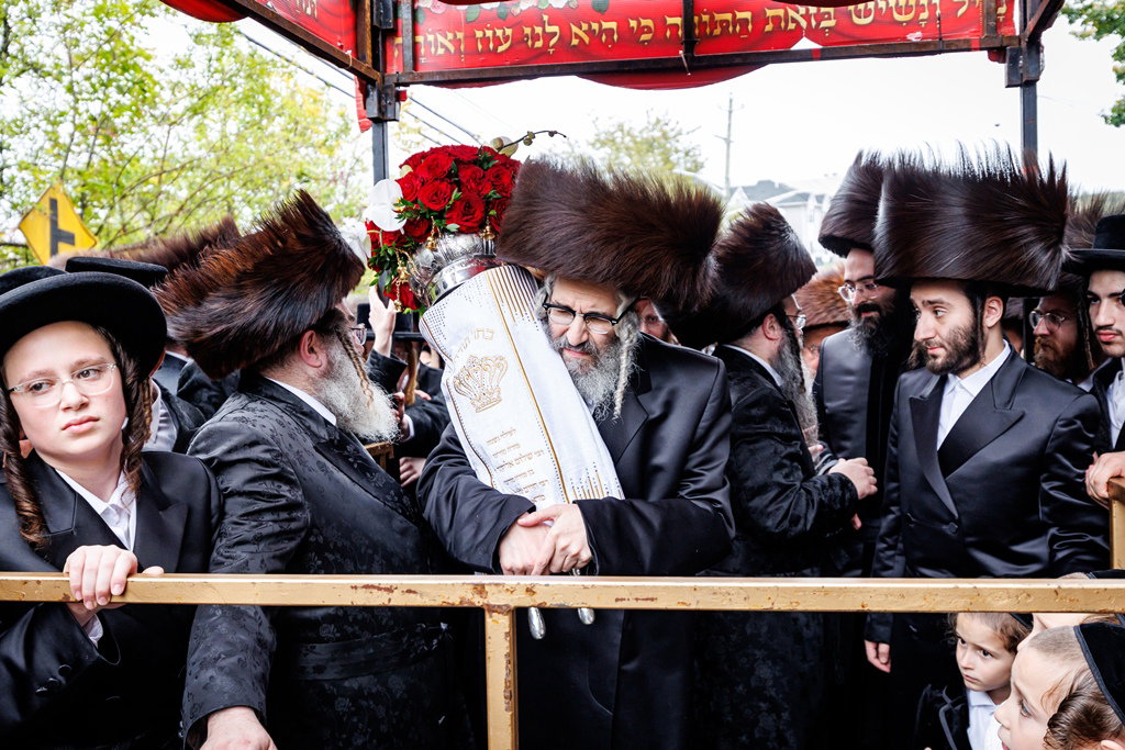 הכנסת ספר התורה בסאטמר