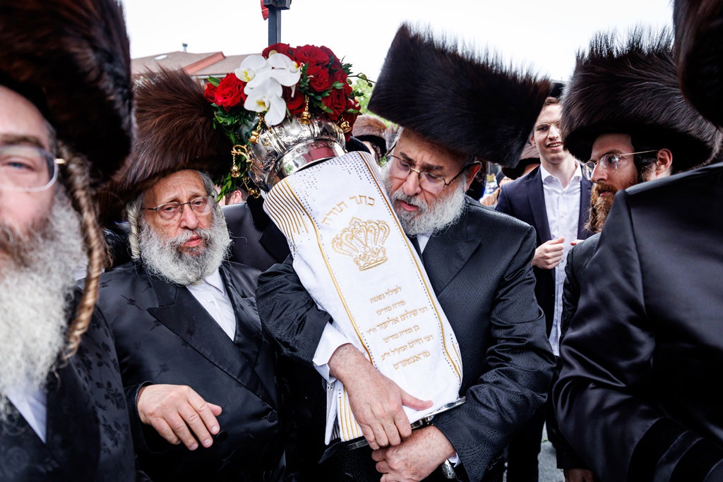 הכנסת ספר התורה בסאטמר