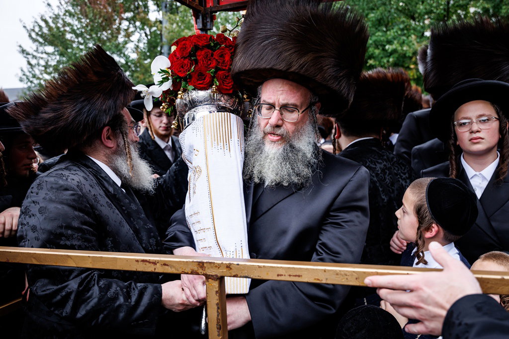 הכנסת ספר התורה בסאטמר