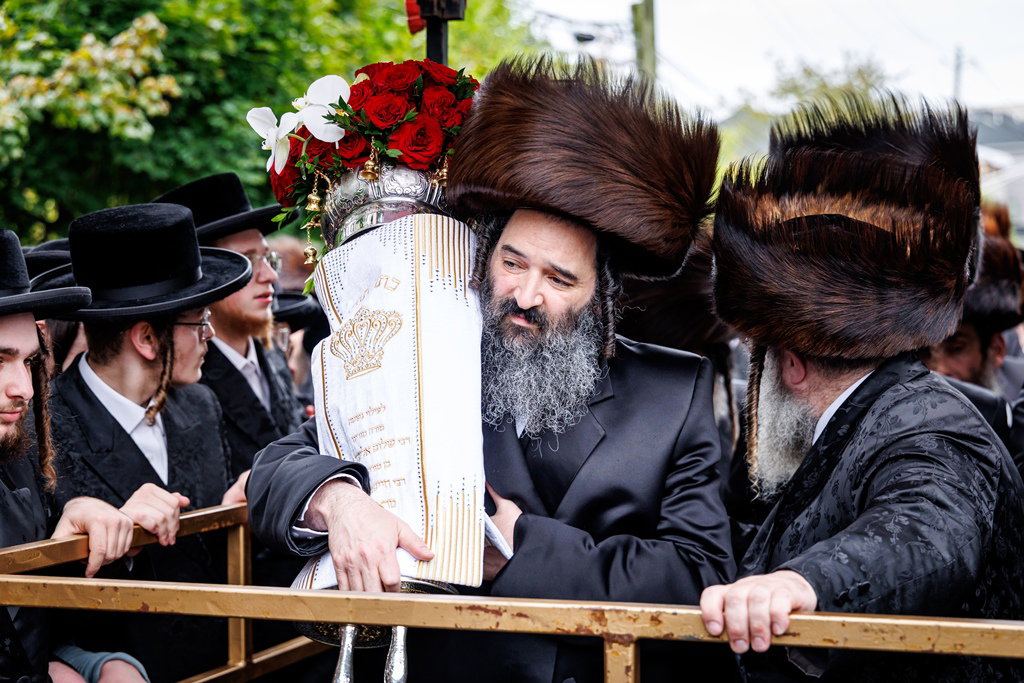 הכנסת ספר התורה בסאטמר