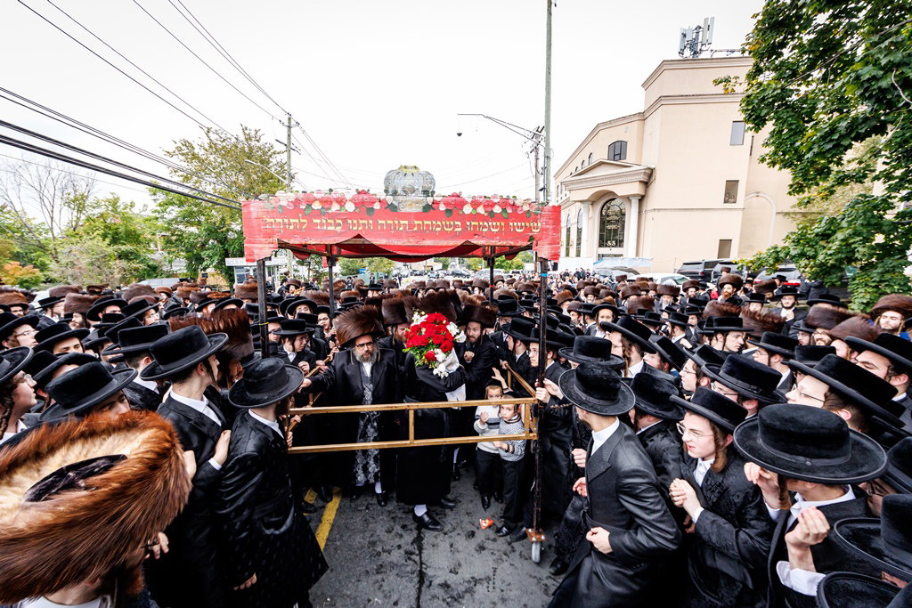 הכנסת ספר התורה בסאטמר