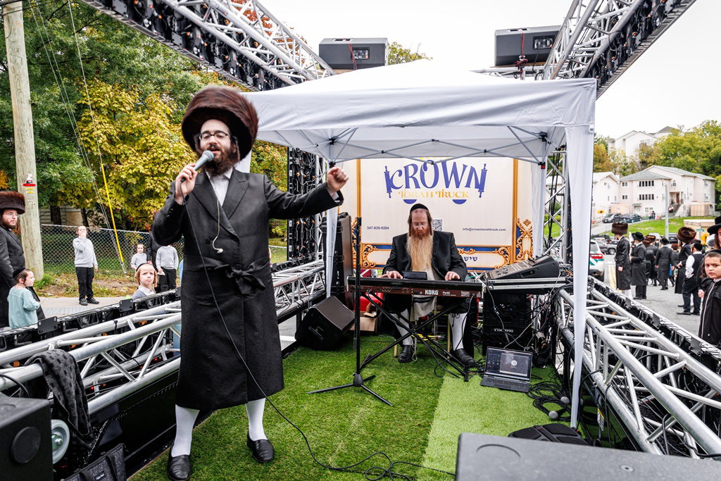 הכנסת ספר התורה בסאטמר