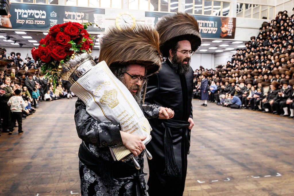 הכנסת ספר התורה בסאטמר