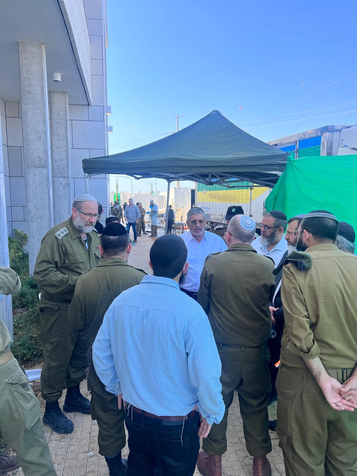 עם אנשי הרבנות הצבאית