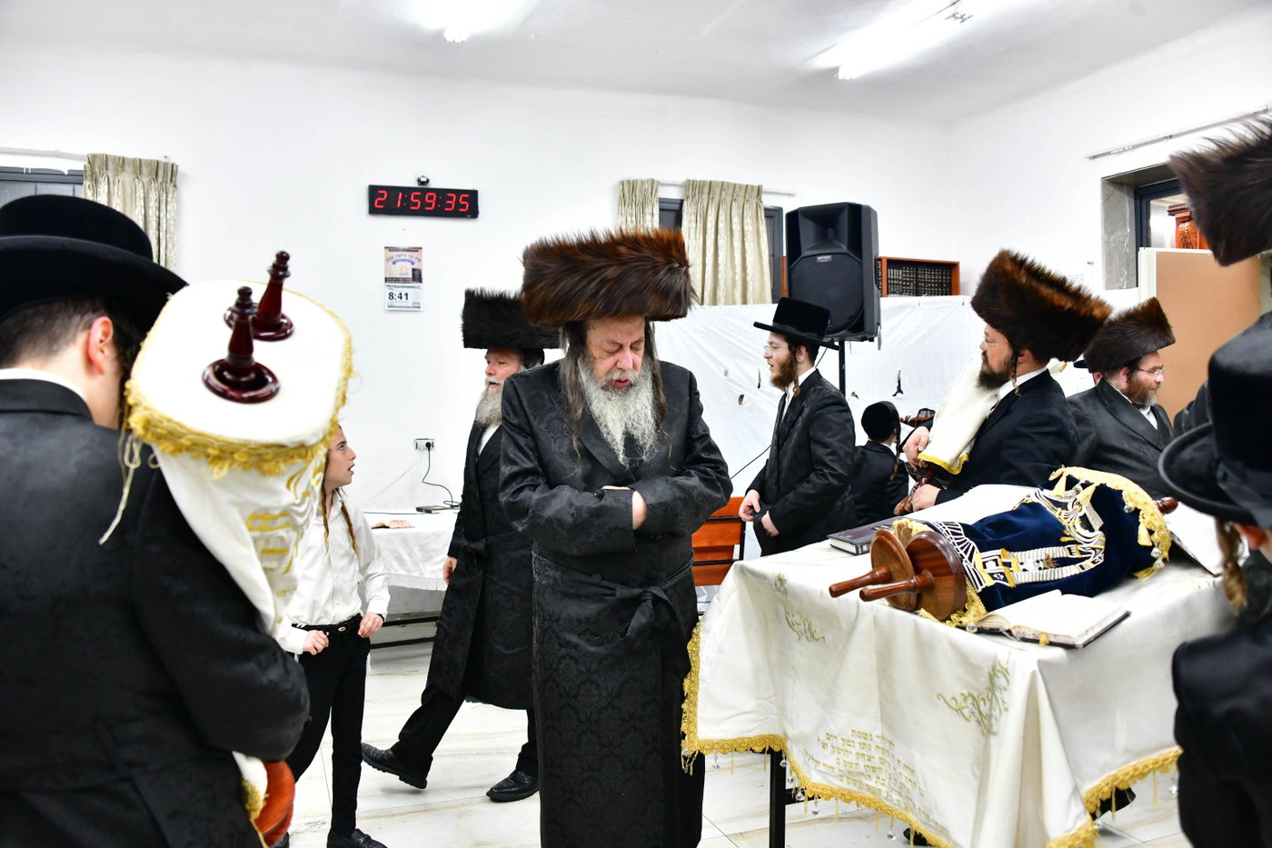 הקפות שניות בחצה"ק זוועהיל