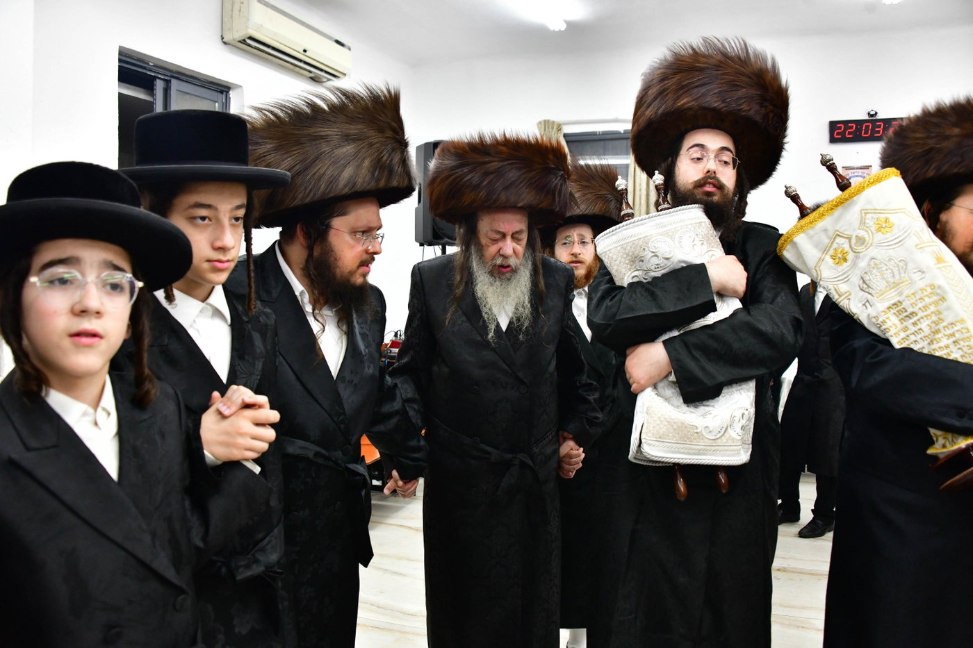 הקפות שניות בחצה"ק זוועהיל