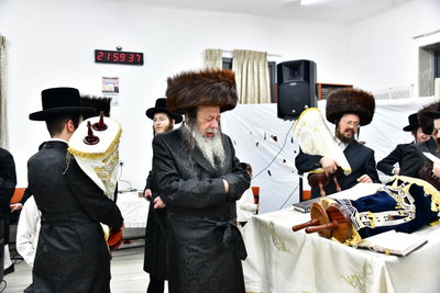 הקפות שניות בחצה"ק זוועהיל