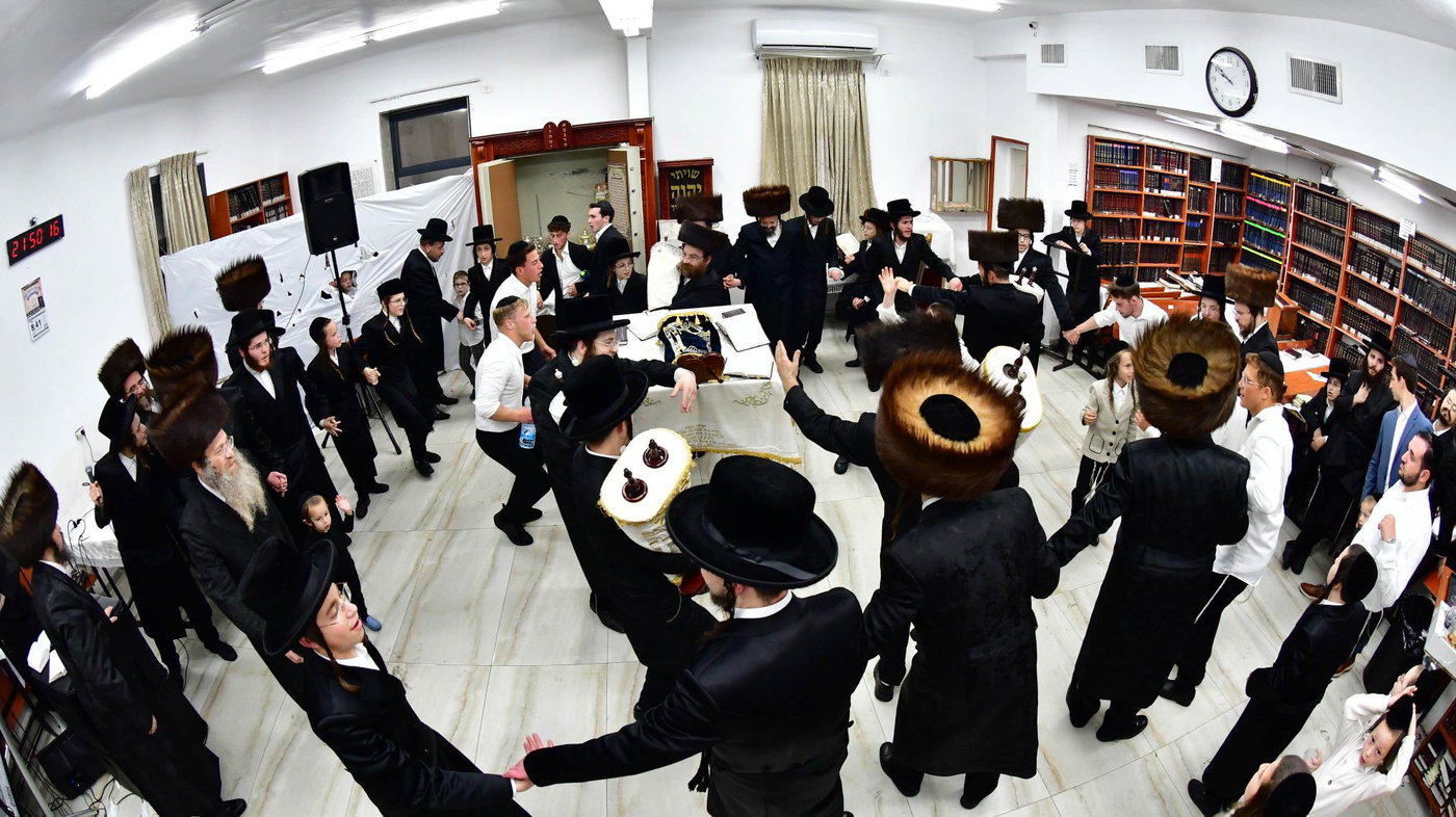 הקפות שניות בחצה"ק זוועהיל