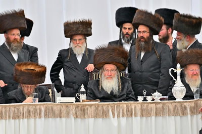האדמו"ר מביאלה בטיש חוה"מ סוכות