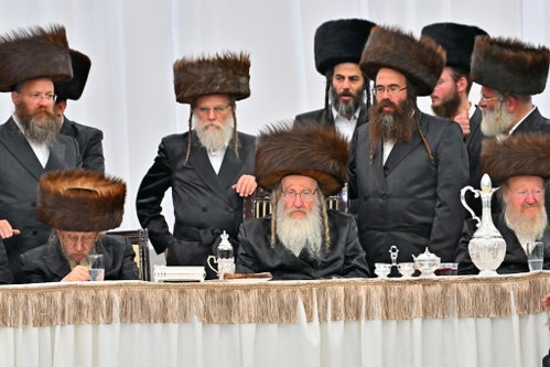 האדמו"ר מביאלה בטיש חוה"מ סוכות