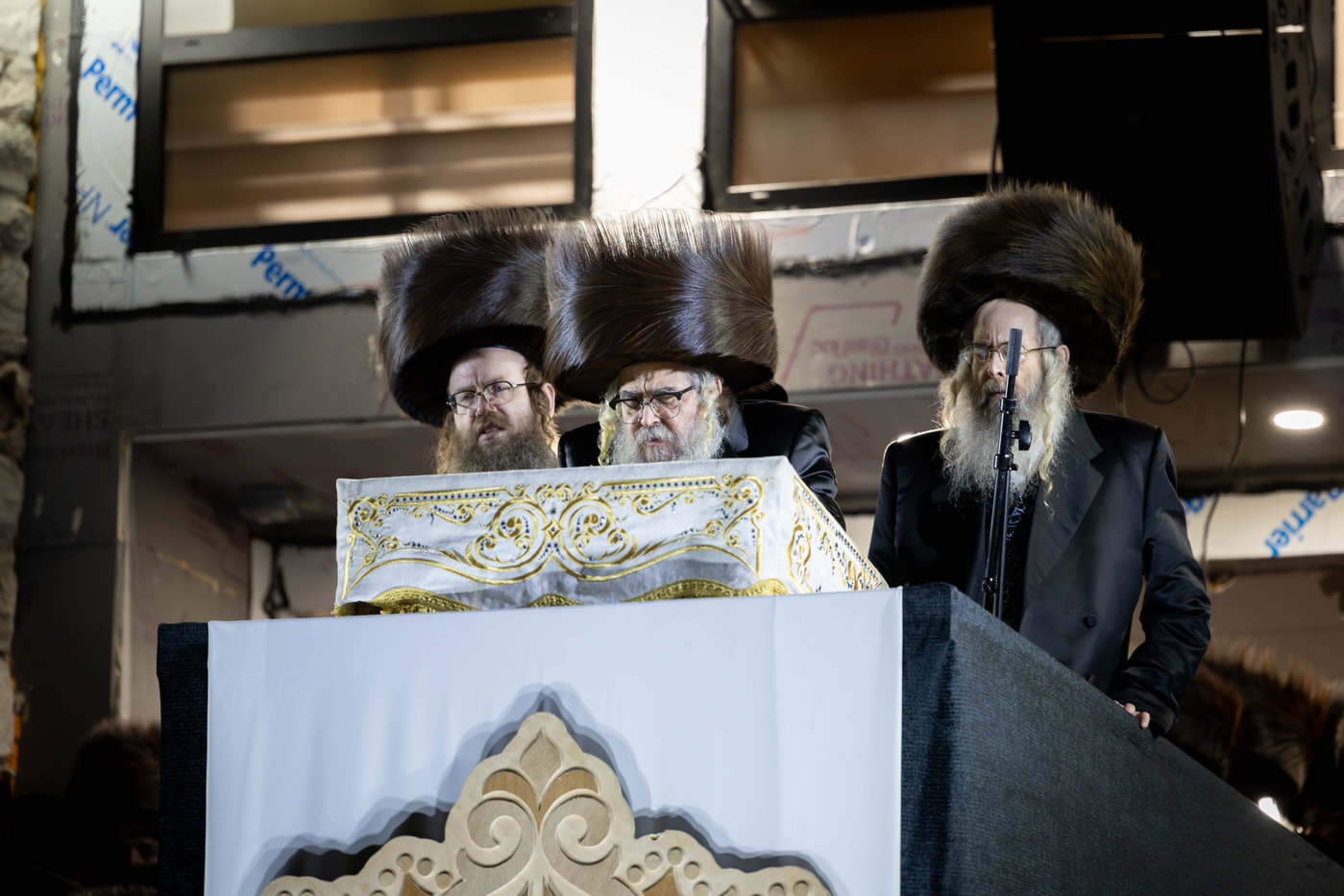 מוצאי שמחת תורה בחצה"ק סאטמר