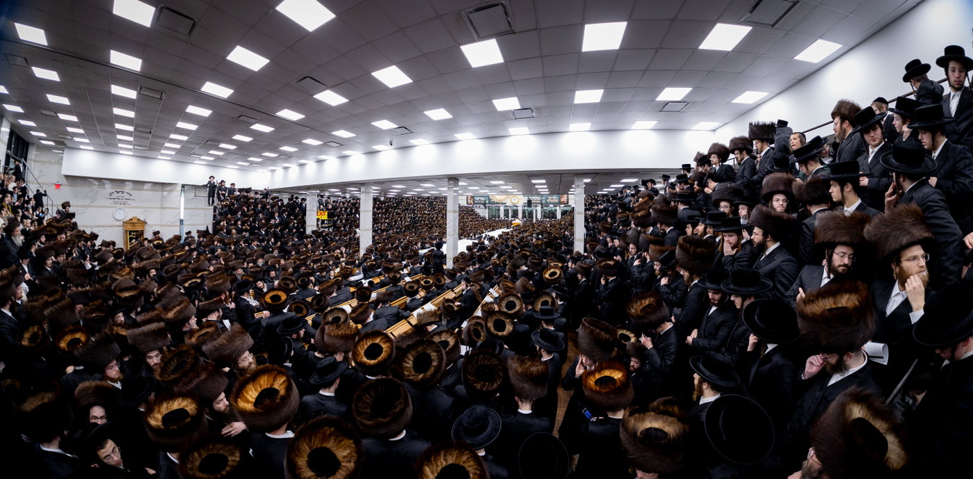 מוצאי שמחת תורה בחצה"ק סאטמר