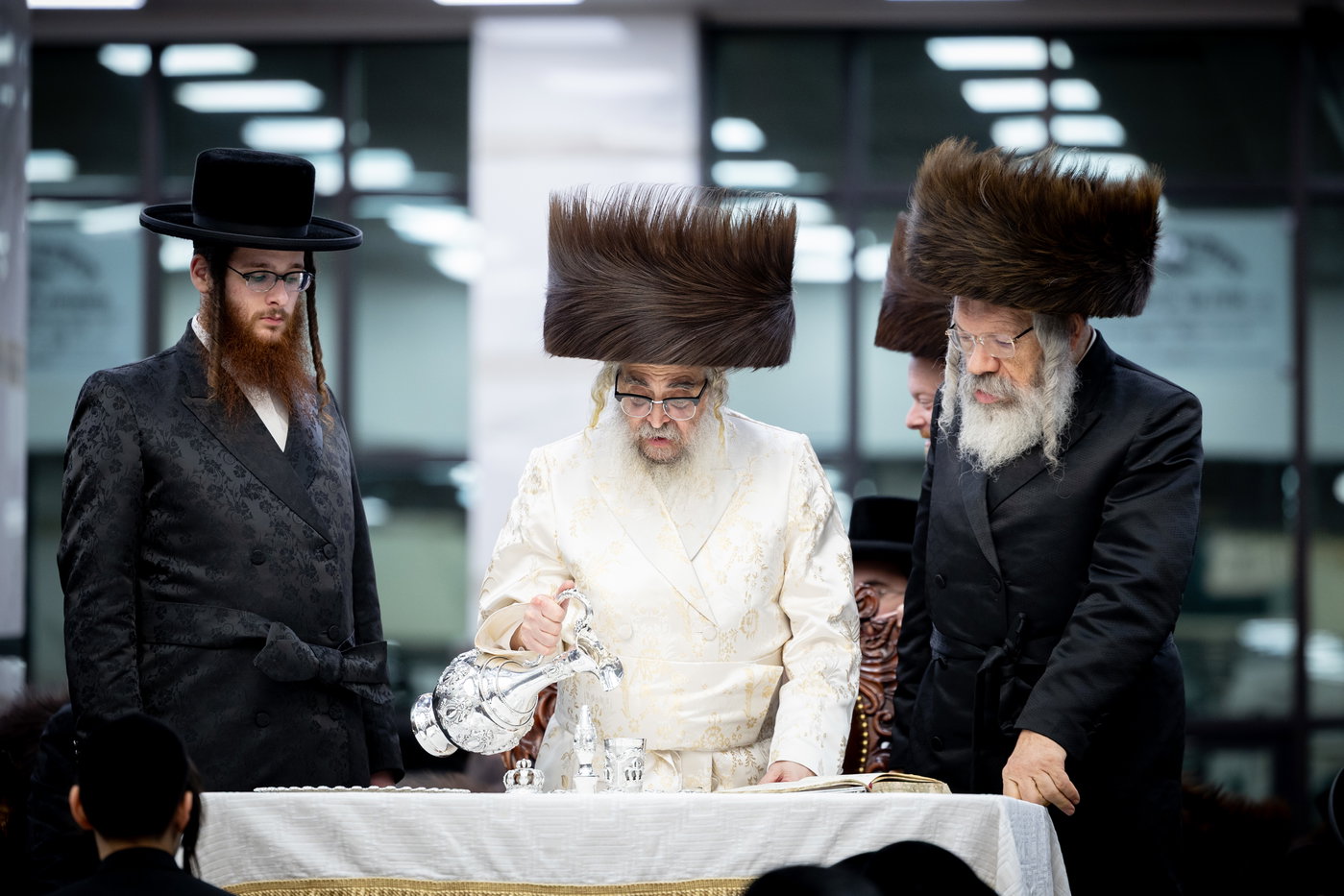 מוצאי שמחת תורה בחצה"ק סאטמר