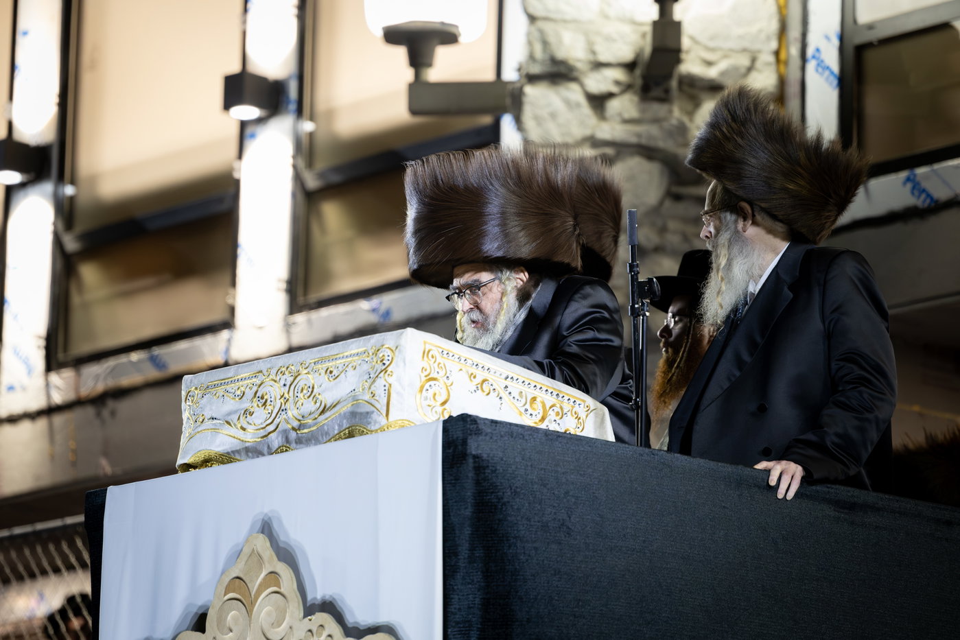 מוצאי שמחת תורה בחצה"ק סאטמר
