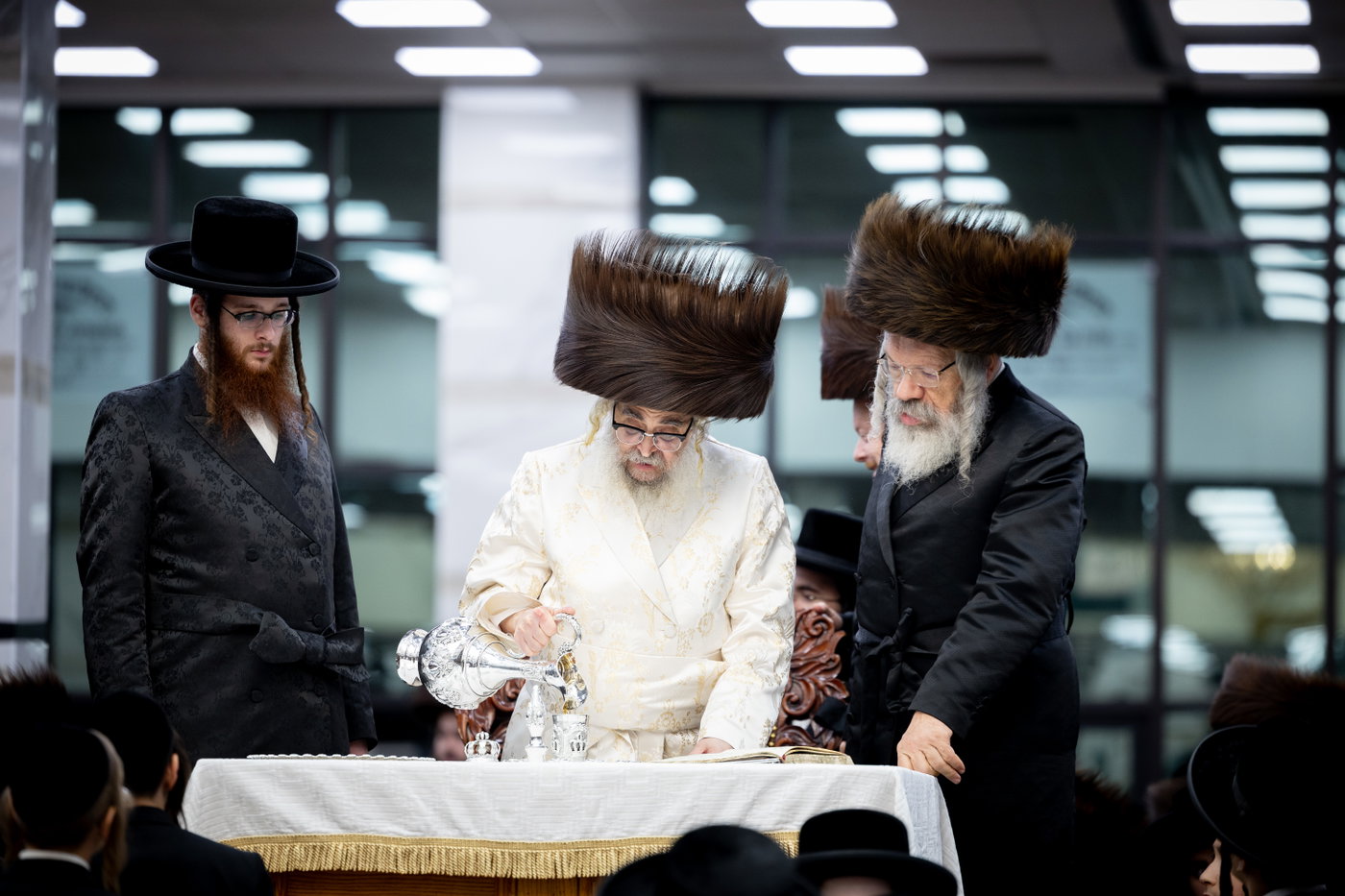 מוצאי שמחת תורה בחצה"ק סאטמר