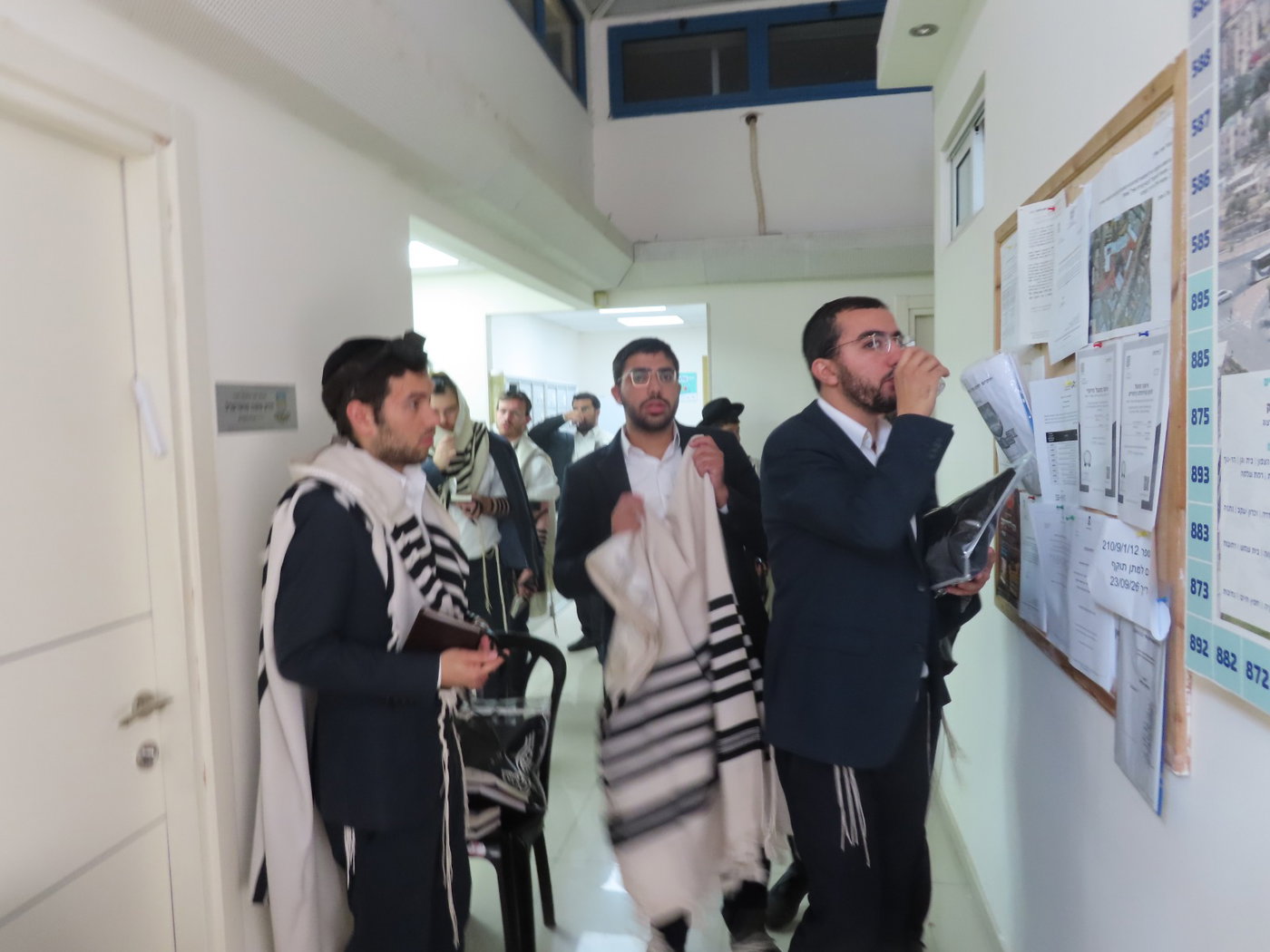 מחוץ ללשכת ראש העיר היום