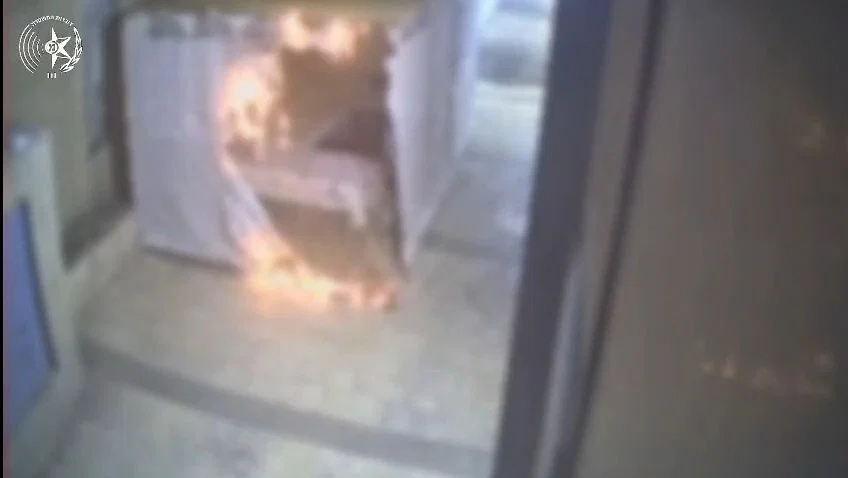 תיעוד דרמטי: ערבי ממזרח ירושלים מצית סוכה, התצפיתנים הובילו למעצרו