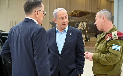 אבי גיל עם רה"מ נתניהו במהלך המלחמה