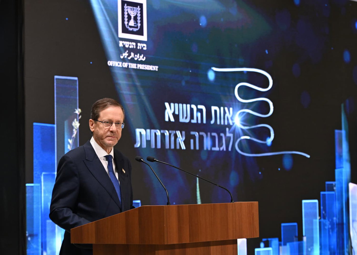 6 הגיבורים מטיסת פליי דובאי קיבלו אות גבורה; זה מה שהם סיפרו