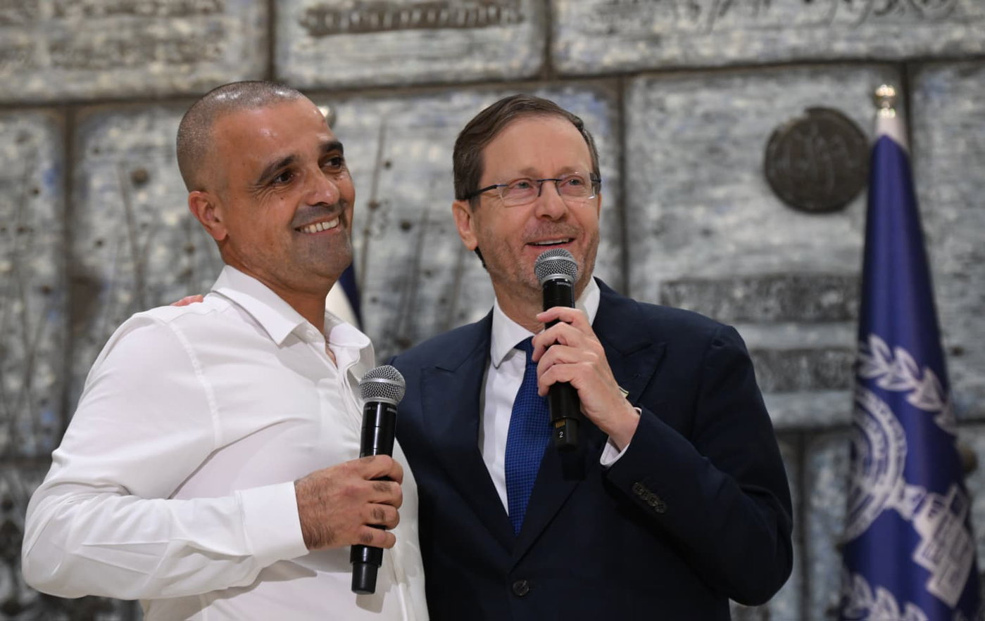 6 הגיבורים מטיסת פליי דובאי קיבלו אות גבורה; זה מה שהם סיפרו