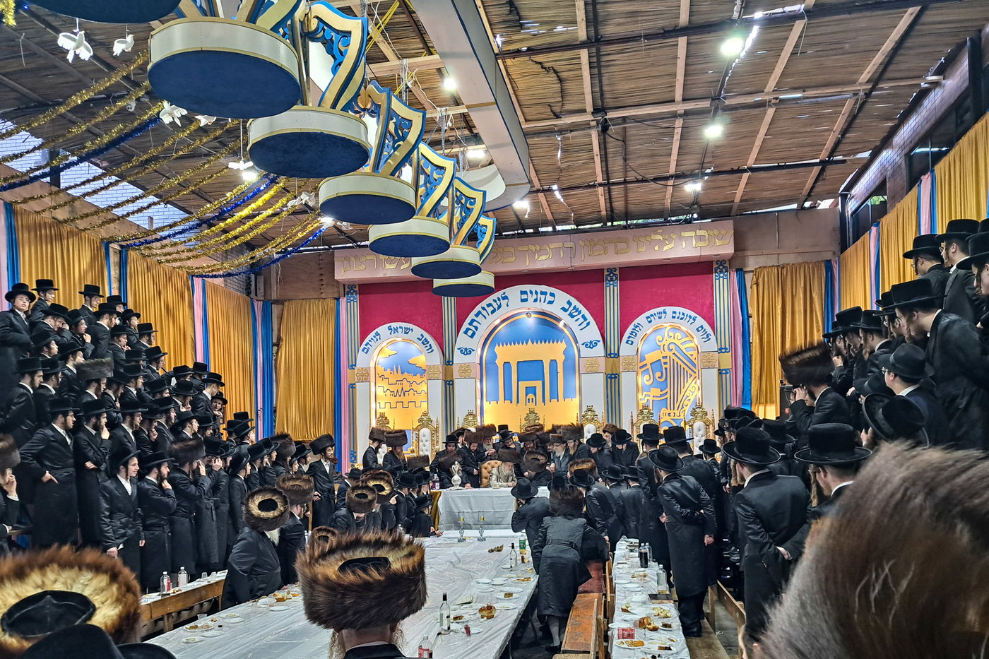 האדמו"ר מבאבוב 45 בביקור אצל האדמו"ר ממונקאטש