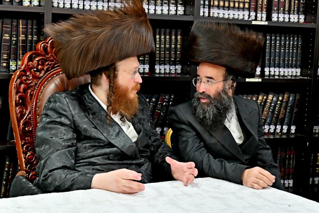 סוכות בחצר הקודש ספינקא בית שמש
