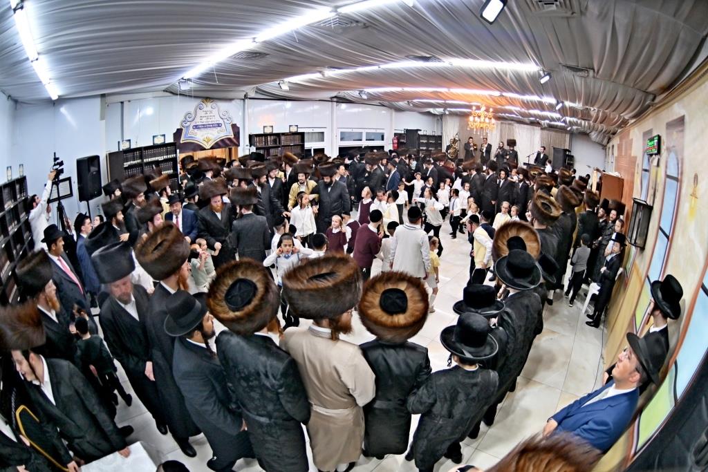 סוכות בחצר הקודש ספינקא בית שמש