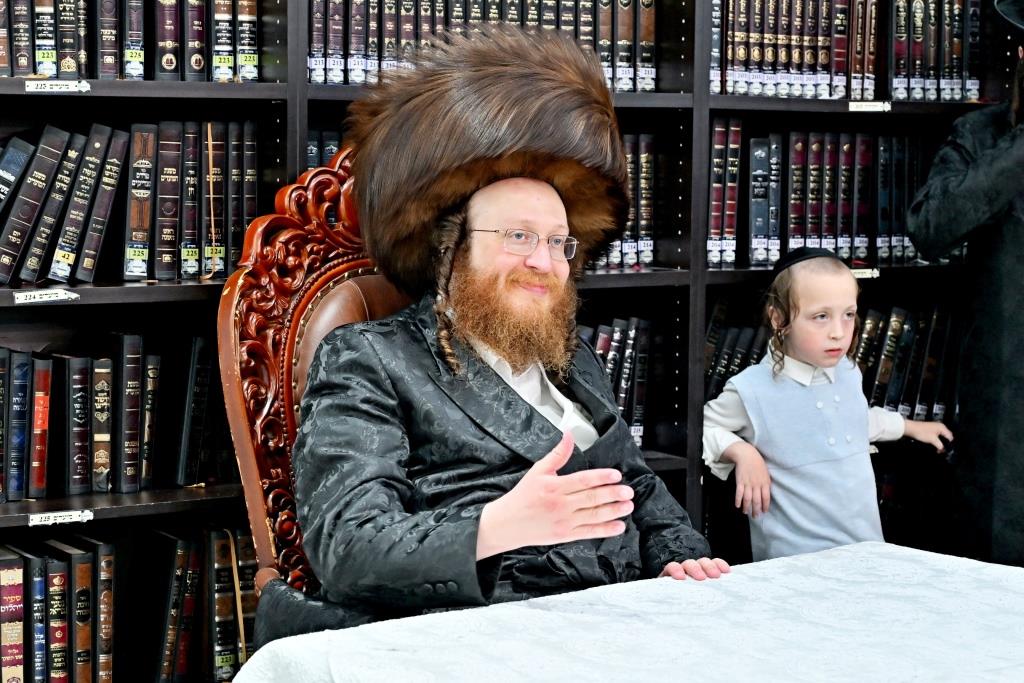 סוכות בחצר הקודש ספינקא בית שמש