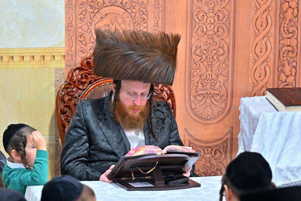 סוכות בחצר הקודש ספינקא בית שמש