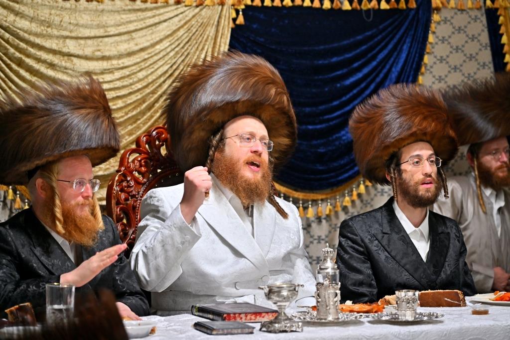 סוכות בחצר הקודש ספינקא בית שמש