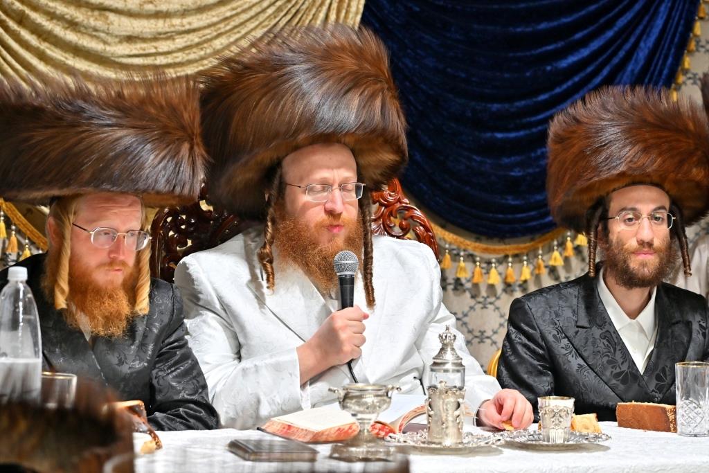 סוכות בחצר הקודש ספינקא בית שמש