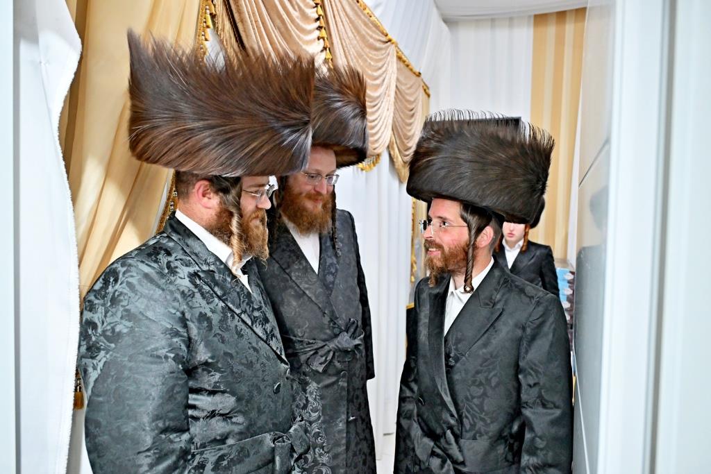 סוכות בחצר הקודש ספינקא בית שמש