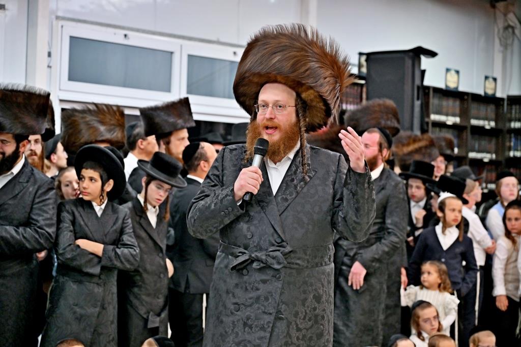 סוכות בחצר הקודש ספינקא בית שמש