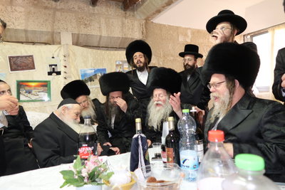 האדמו"ר מקוזמיר בביקור אצל הגר"א נבנצל 