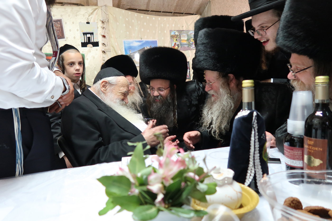 האדמו"ר מקוזמיר בביקור אצל הגר"א נבנצל 