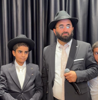 הפייטן אלחנן משמרתי חגג בר מצווה לבנו; מי הגיע לאחל?