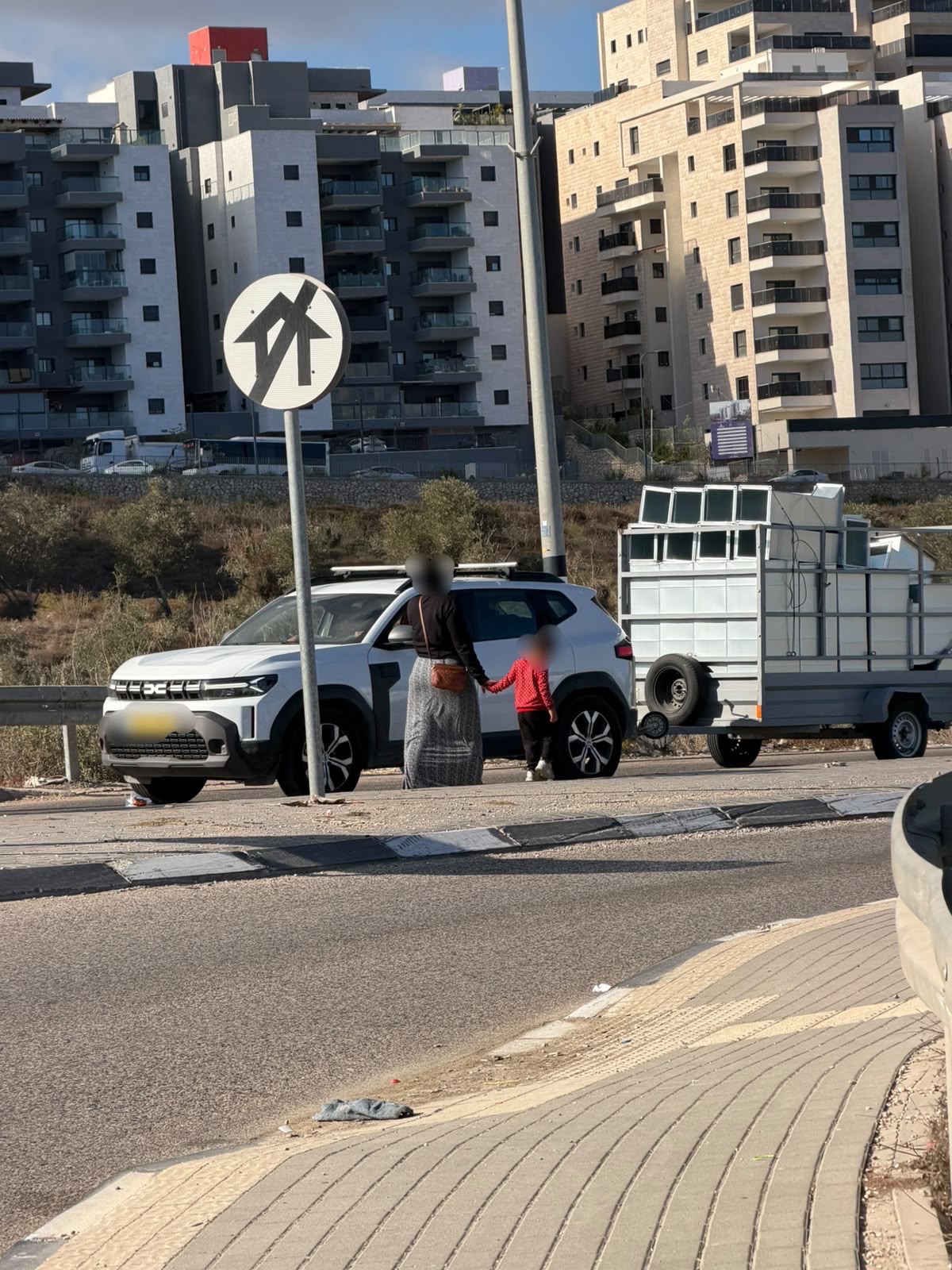 הקבצנים בכבישים? שב"חים | המעצר - וחשיפת מקום המסתור