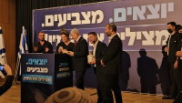 "אבק קדוש": למה נתניהו וסמוטריץ' קיבלו בקבוקי ויסקי מלאים אבק?