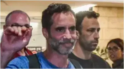 הנוסע שהציל את המטוס חושף התנהגות מחשידה של הדיילים