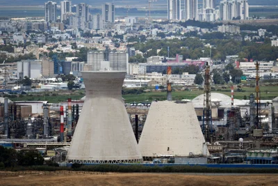 עבודות בבתי הזיקוק בחיפה, אילוסטרציה