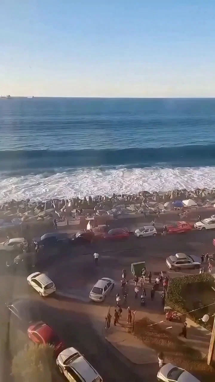 אווירת צונאמי: רעידת אדמה בעוצמה 7.7 טלטלה את המדינה