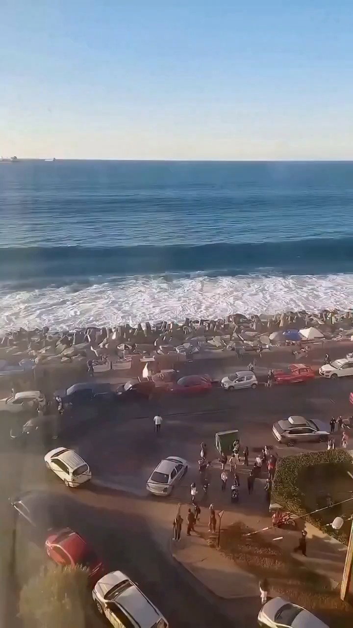 אווירת צונאמי: רעידת אדמה בעוצמה 7.7 טלטלה את המדינה
