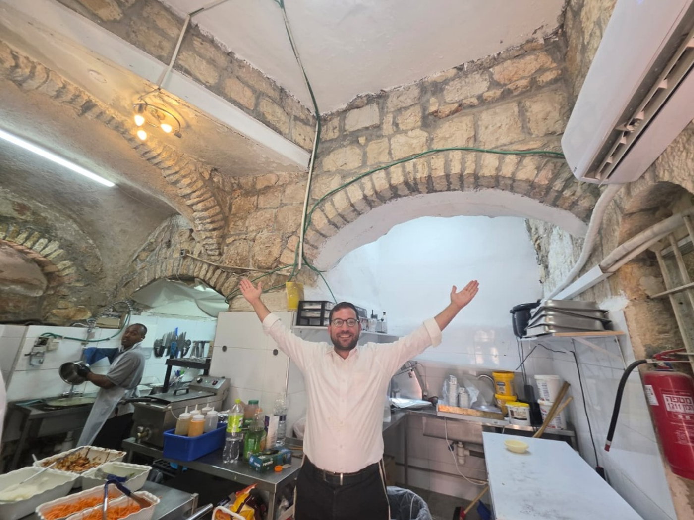 קמרונות מתקופת בעלי המוסר בחצר שטרויס במטבח ישיבת נתיבות אהרן