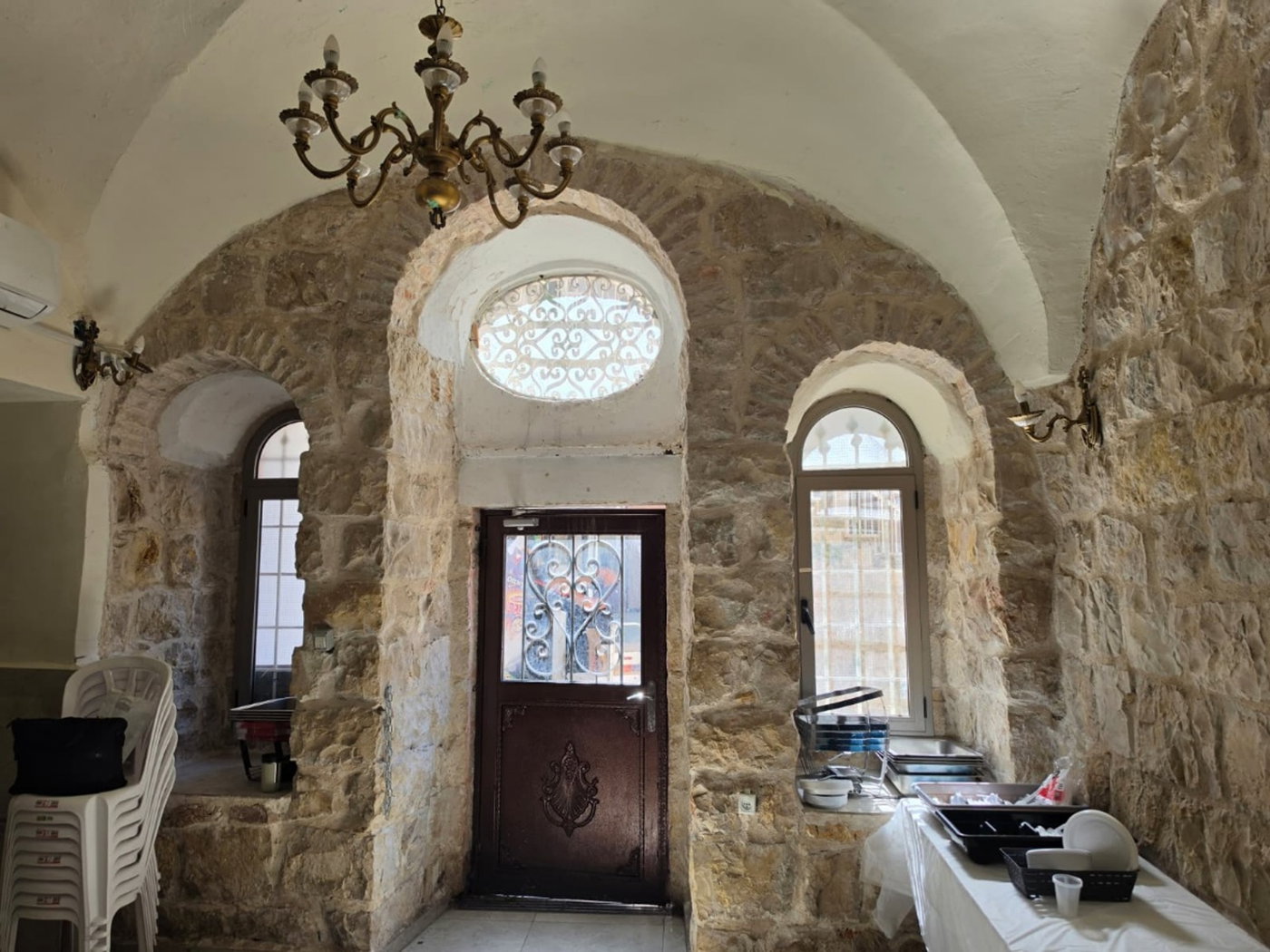 בית המדרש ההיסטורי בחצר שטרויס. כיום חדר אוכל לישיבת נתיבות אהרן