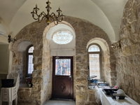 בית המדרש ההיסטורי בחצר שטרויס. כיום חדר אוכל לישיבת נתיבות אהרן