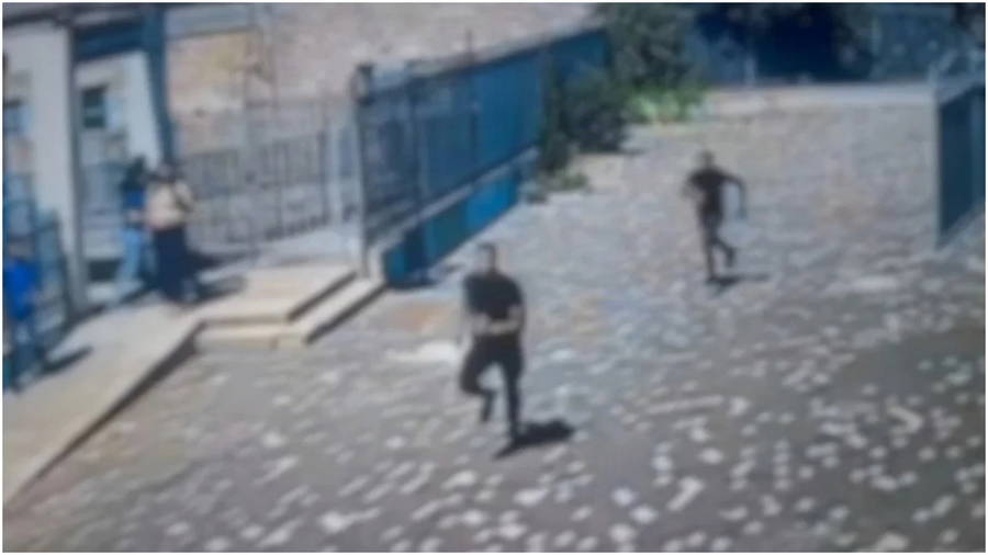 ריב אלים בבית הספר: צעיר בן 19 נכנס פנימה ודקר את אחד התלמידים