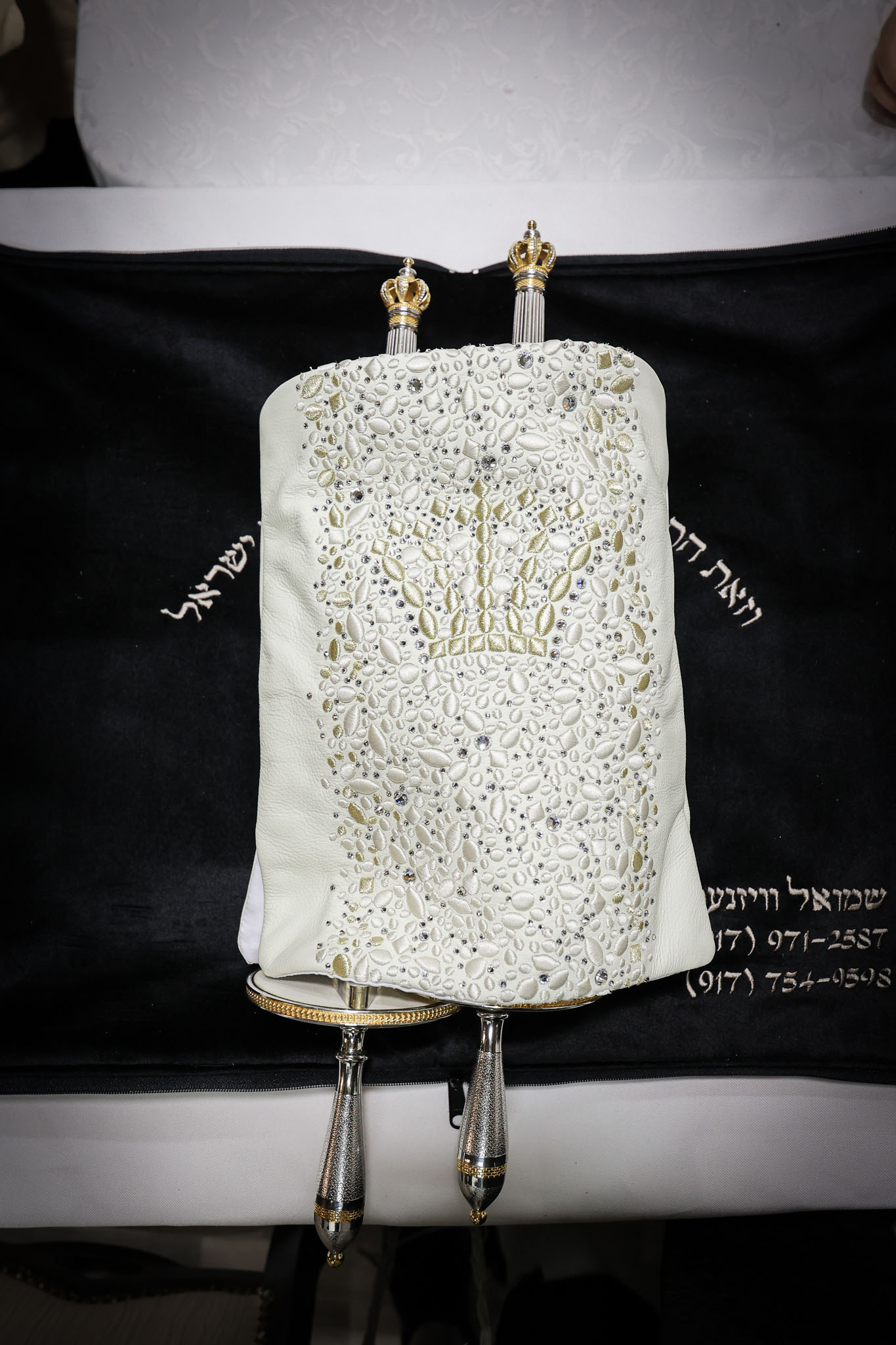 הכנסת ס"ת אצל הגה"צ רבי נחמן בידרמן