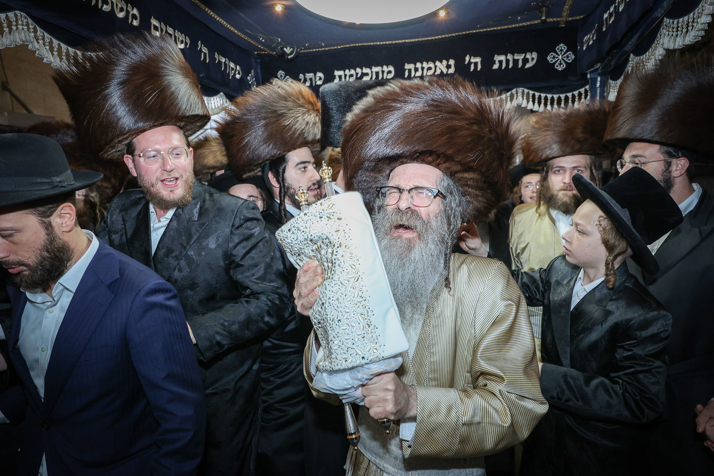 הכנסת ס"ת אצל הגה"צ רבי נחמן בידרמן