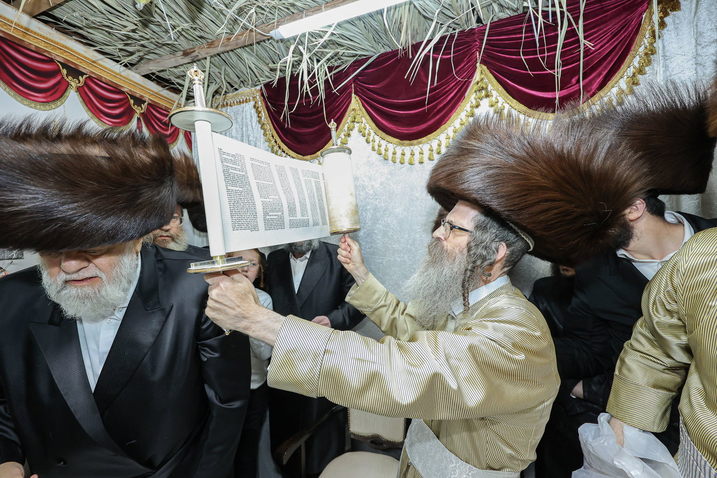 הכנסת ס"ת אצל הגה"צ רבי נחמן בידרמן