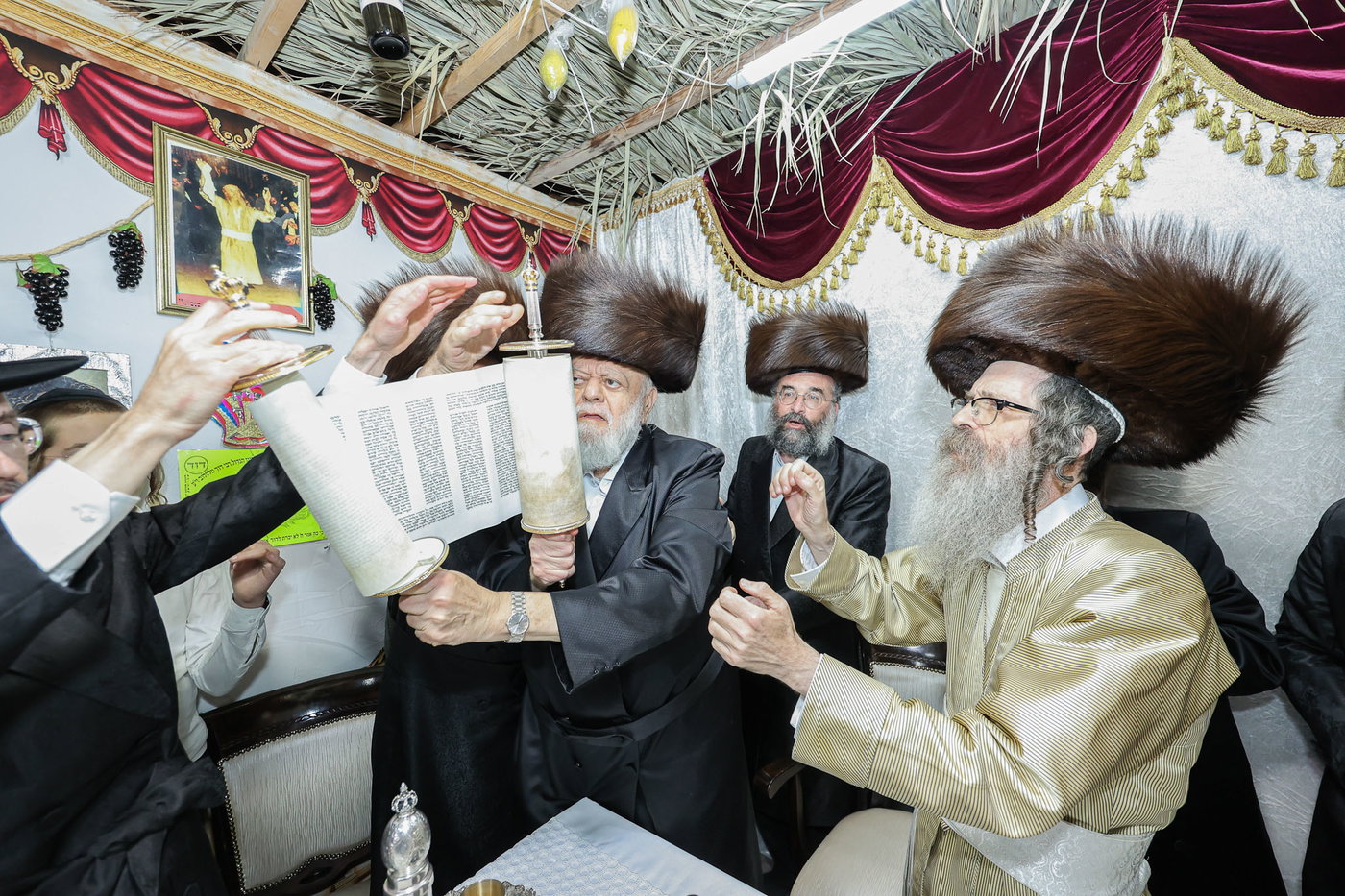 הכנסת ס"ת אצל הגה"צ רבי נחמן בידרמן